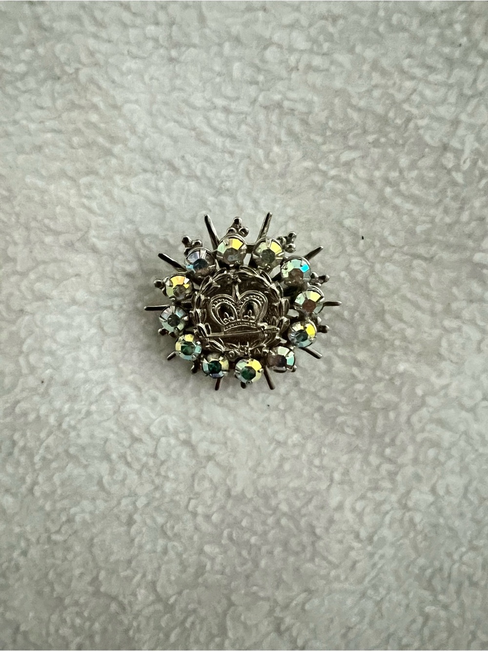 Source Unknown Vintage Silver Crown Brooch with Aurora Borealis Rhinestones